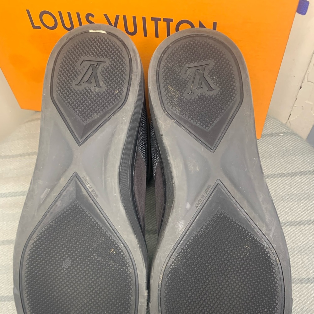 Louie Vuitton sneakers size 9.5 - Picture 9 of 10